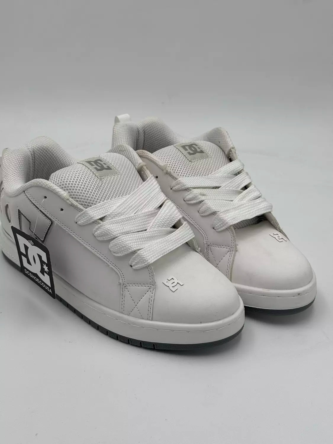 DC Court Graffik skate (grey sole)