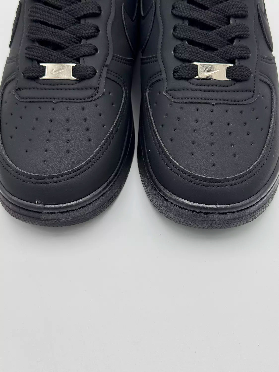Nike Air Force 1 Low Supreme "All Black"