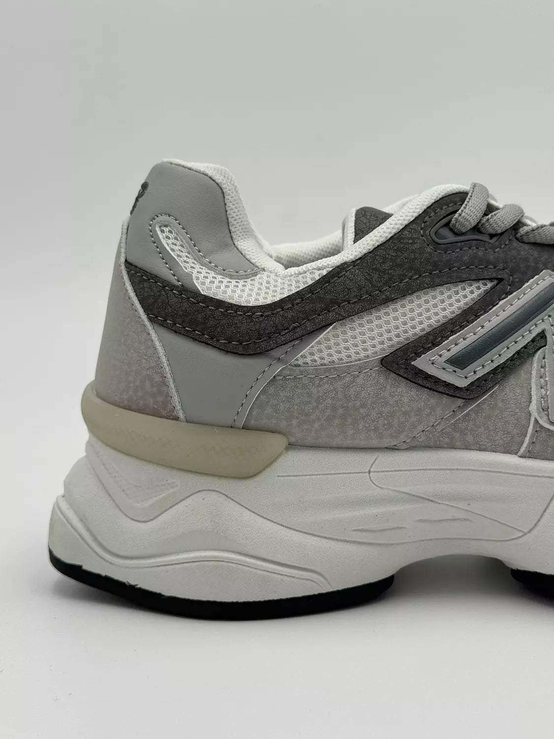 New Balance 9060 (gray)