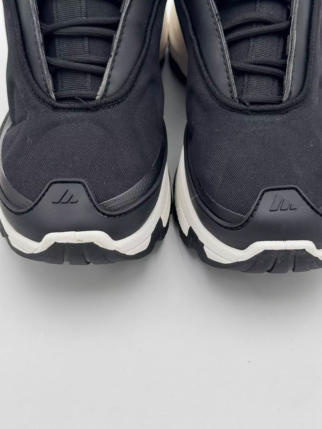 Adidas Wonder Runner (BW)
