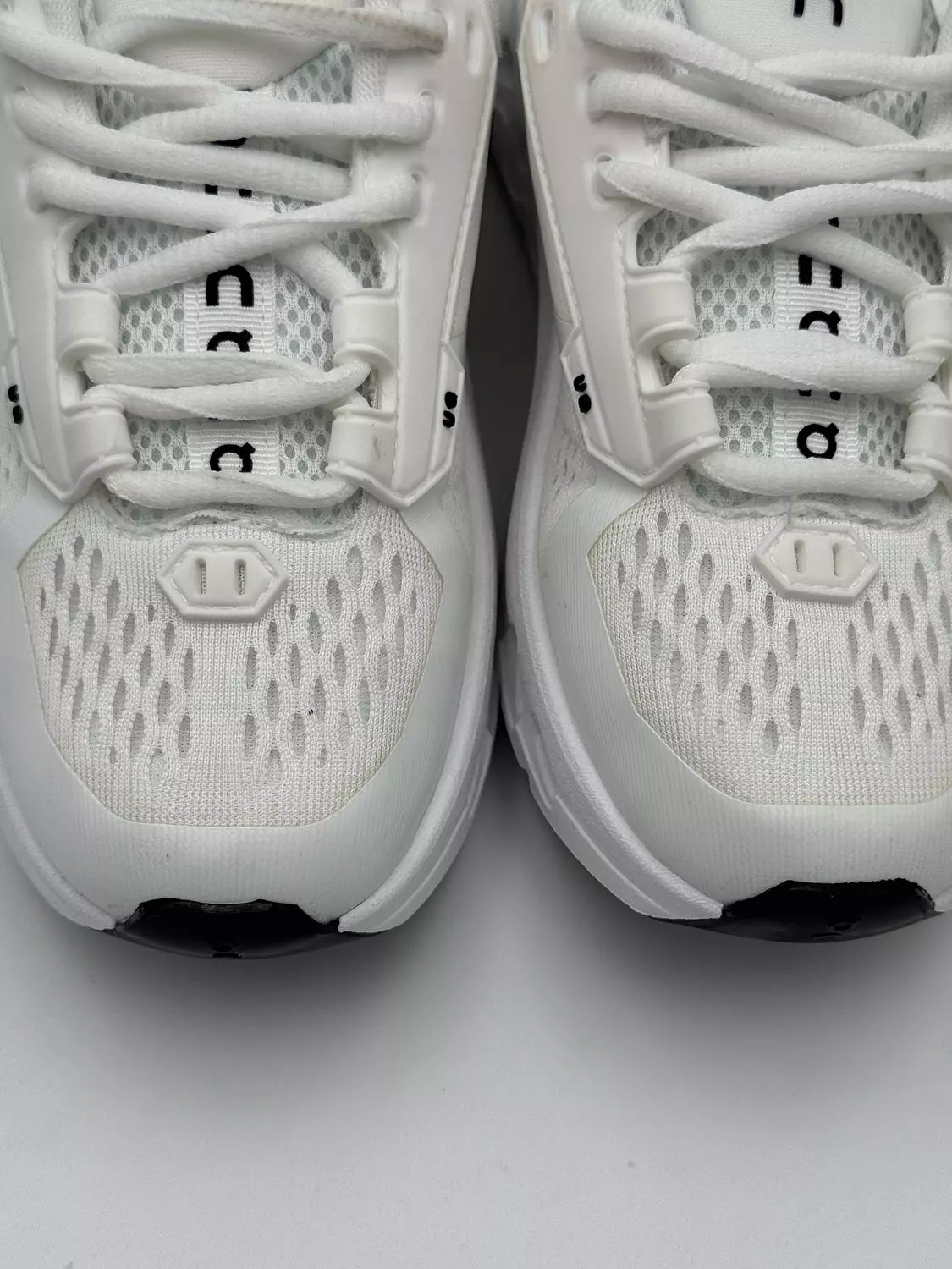 On Cloudrunner 2 (White)