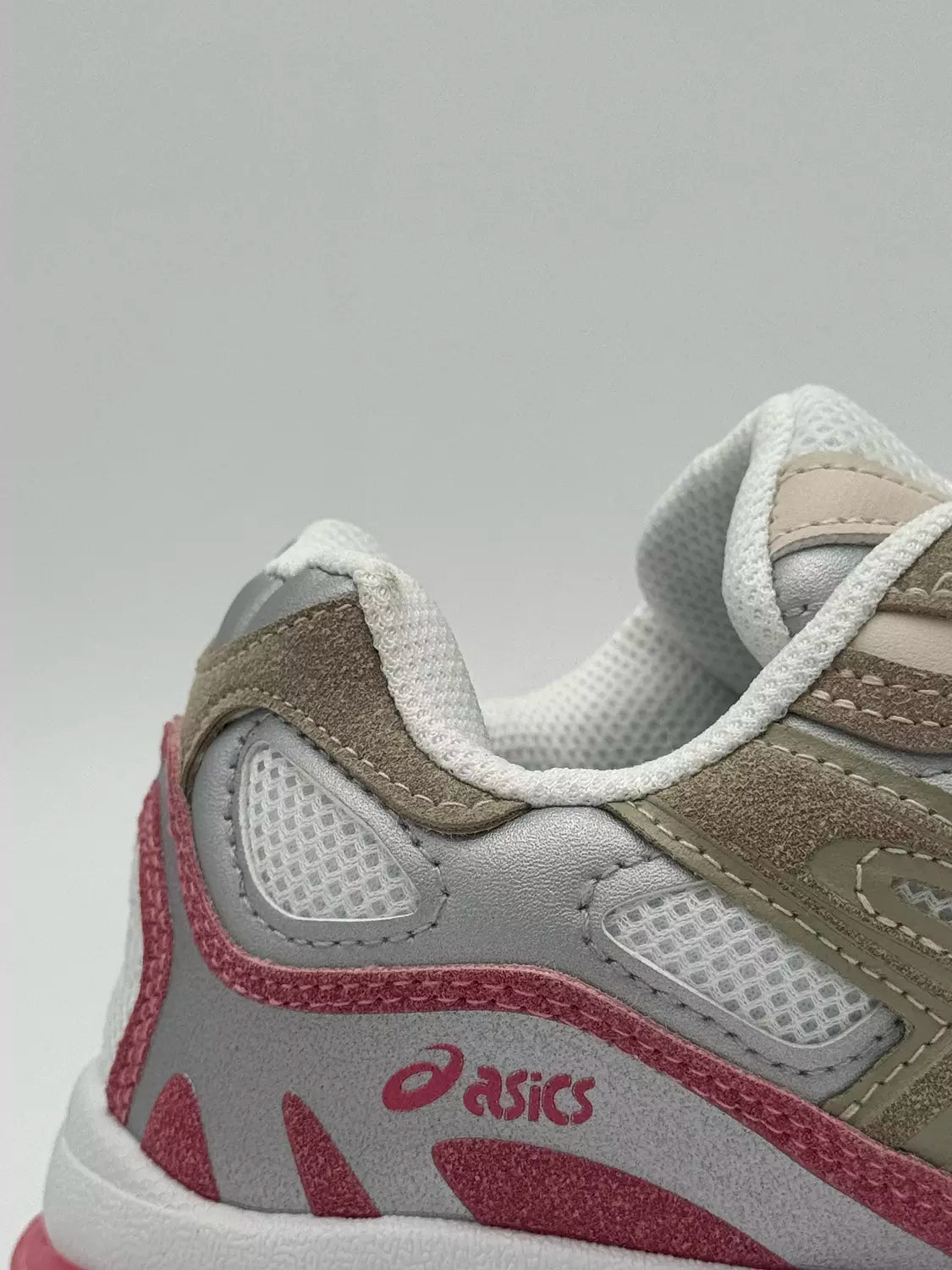 Asics GEL-NYC "mineral beige& pink accents"
