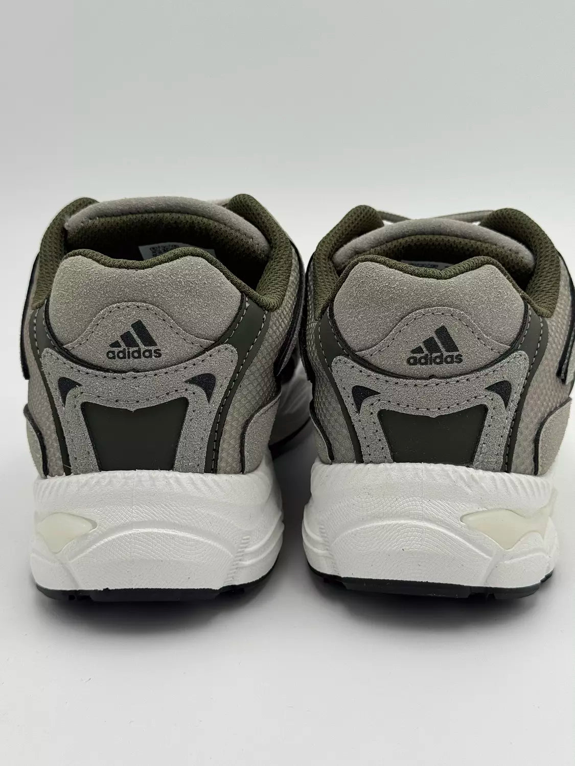 Adidas Response CL "olive"