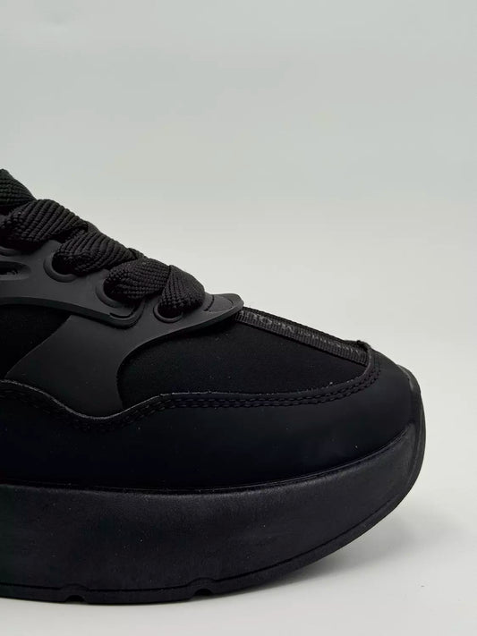 Alexander McQueen Oversized Runner "all black"