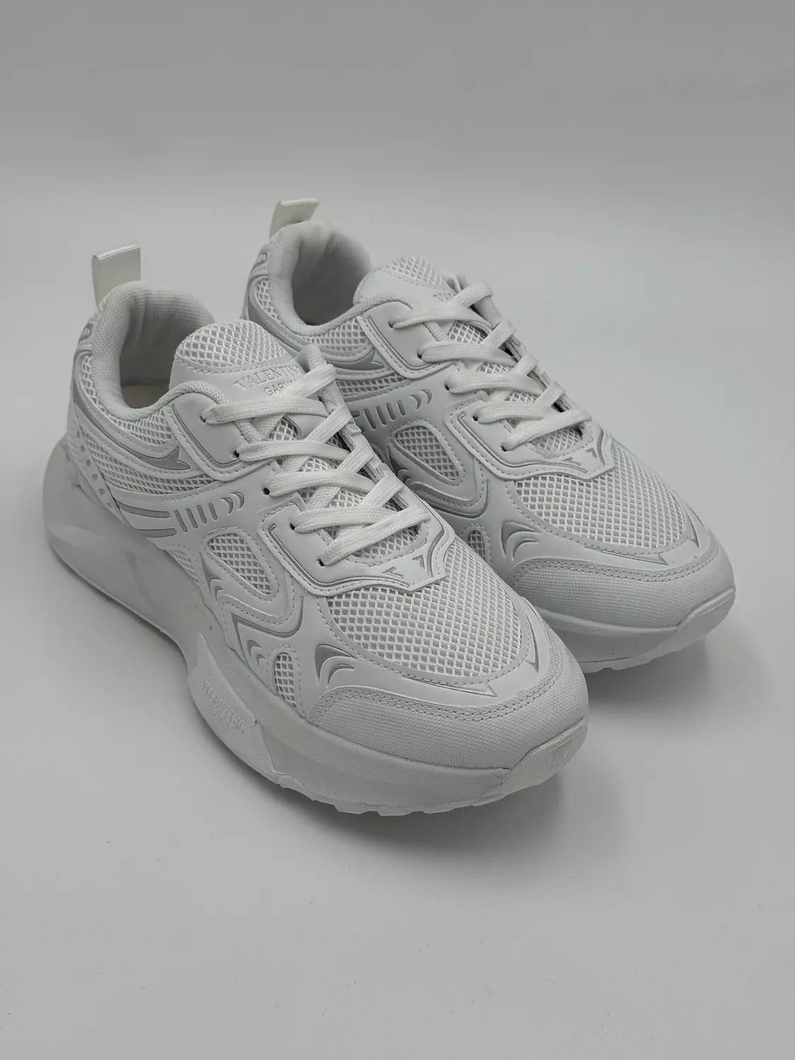 Valentino Faylon (white)