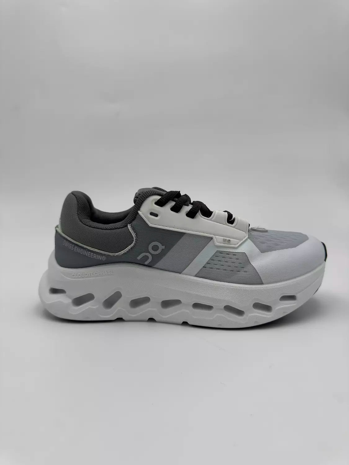 On Cloudrunner 2 (G&W)