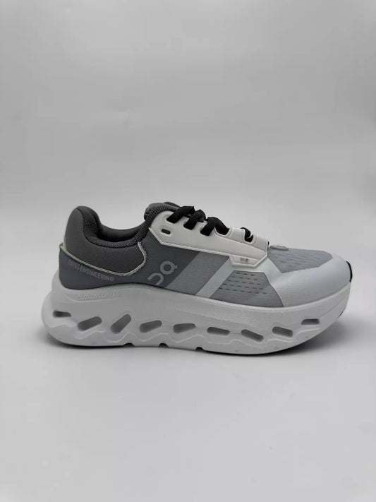 On Cloudrunner 2 (G&W)