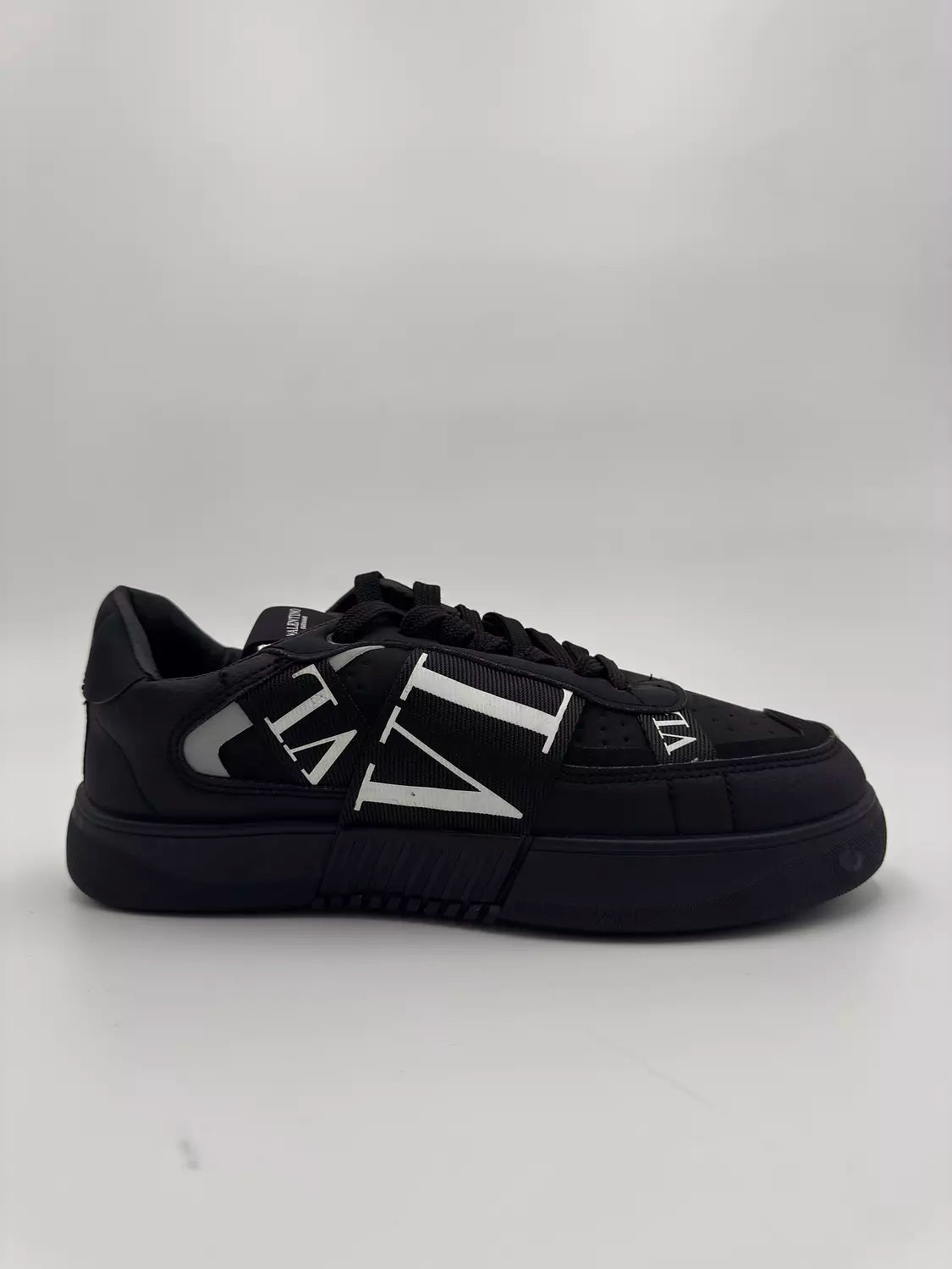 Valentino Garavani VL7N (black)