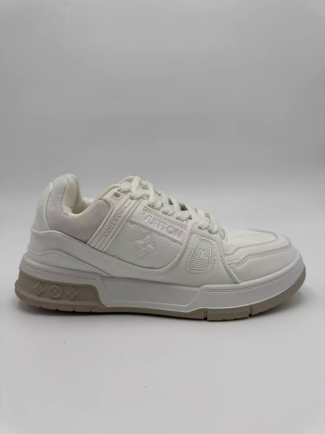 Louis Vuitton Trainer "triple white"