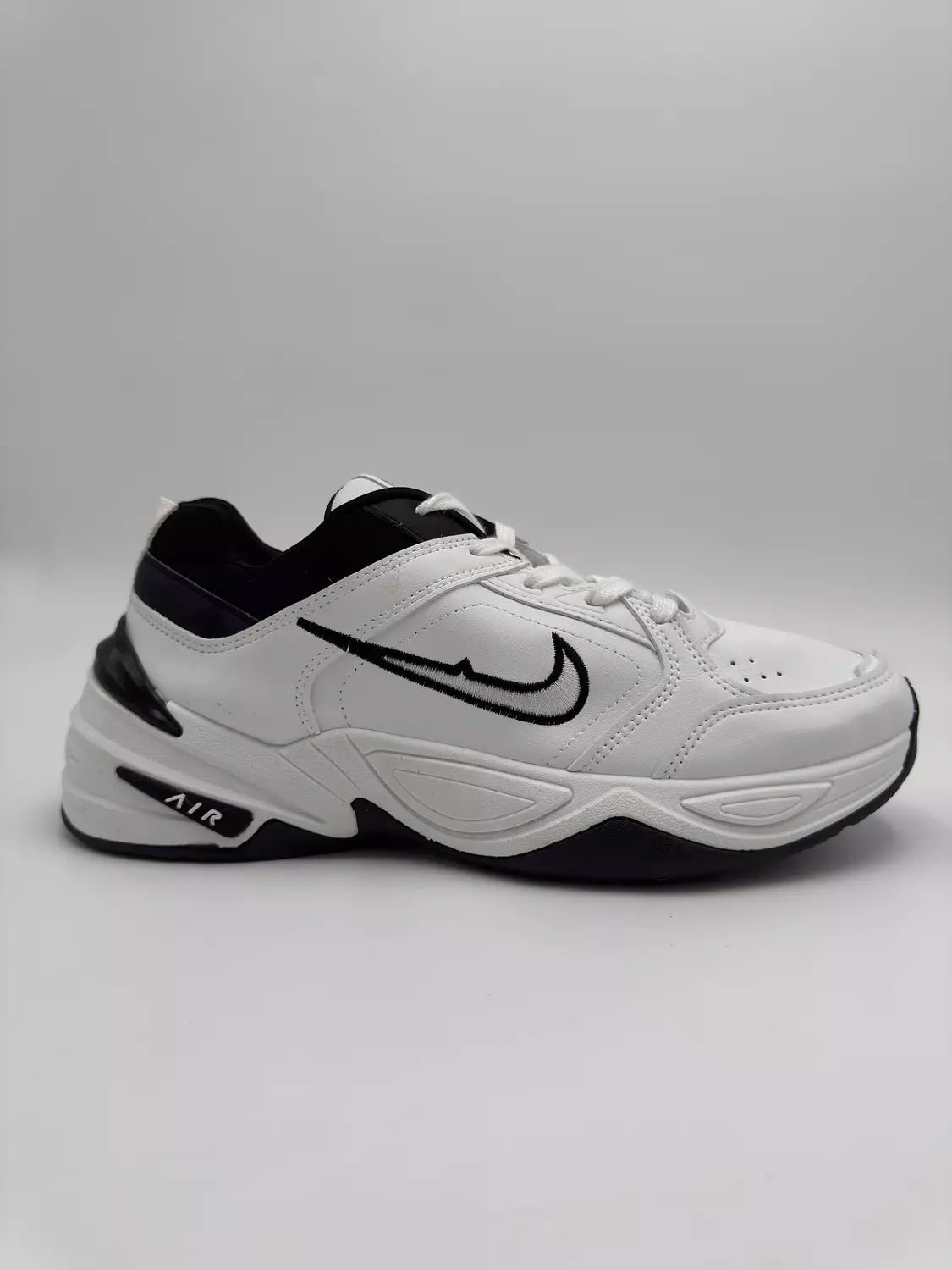 Nike Air Monarch IV "black accent"