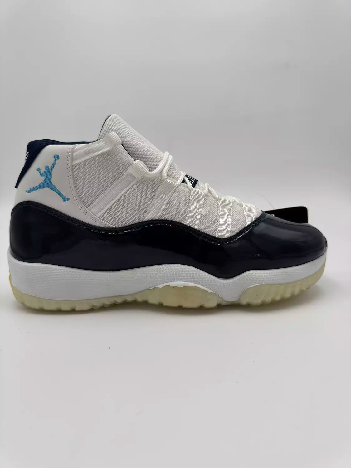 Nike Air Jordan 11 (N&W)