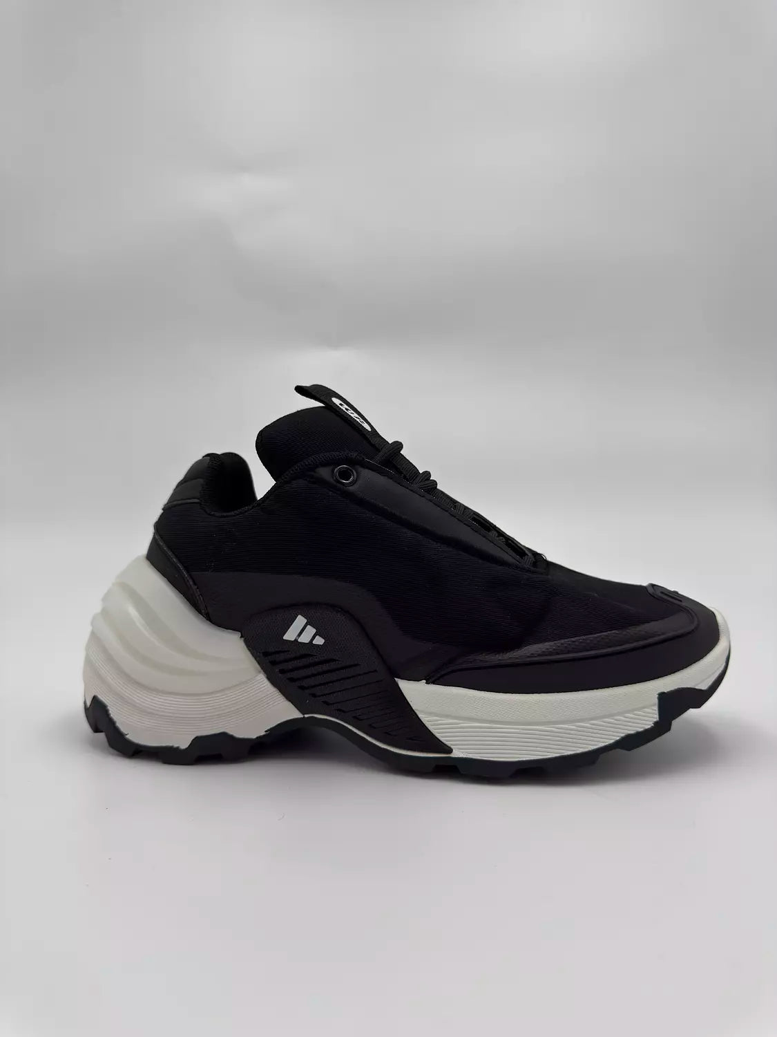 Adidas Wonder Runner (BW)