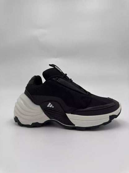 Adidas Wonder Runner (BW)