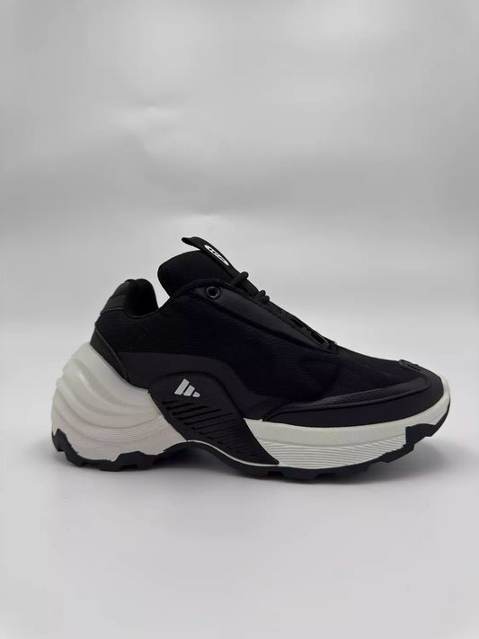 Adidas Wonder Runner (BW)