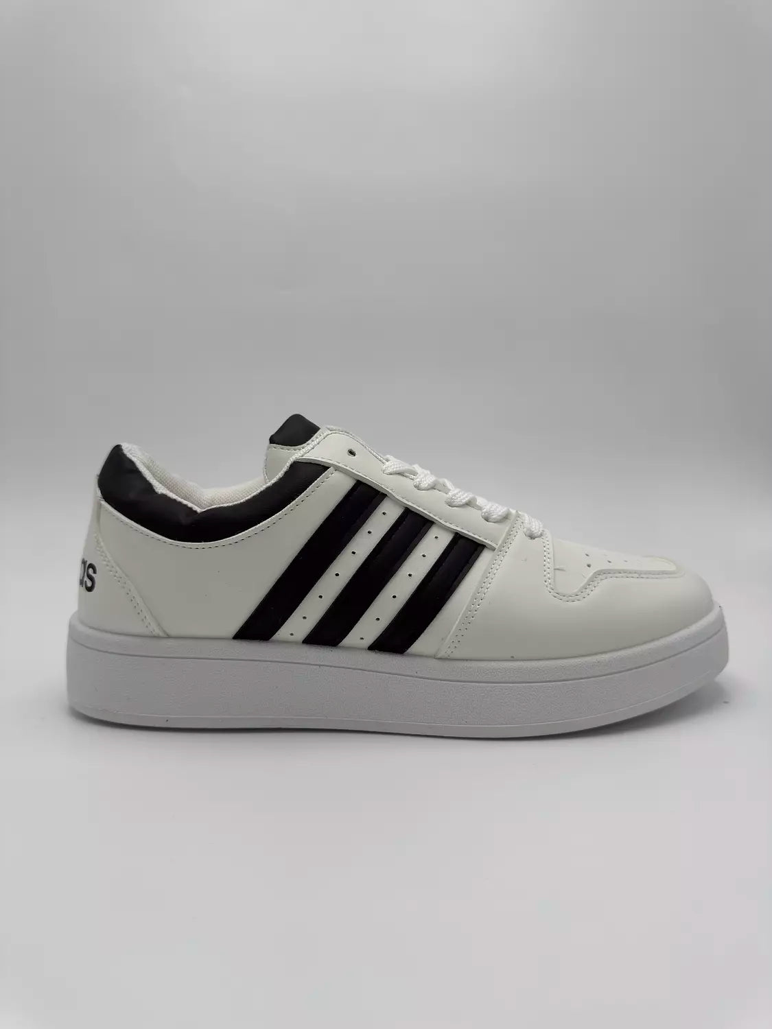 Adidas Hoops "black straps"