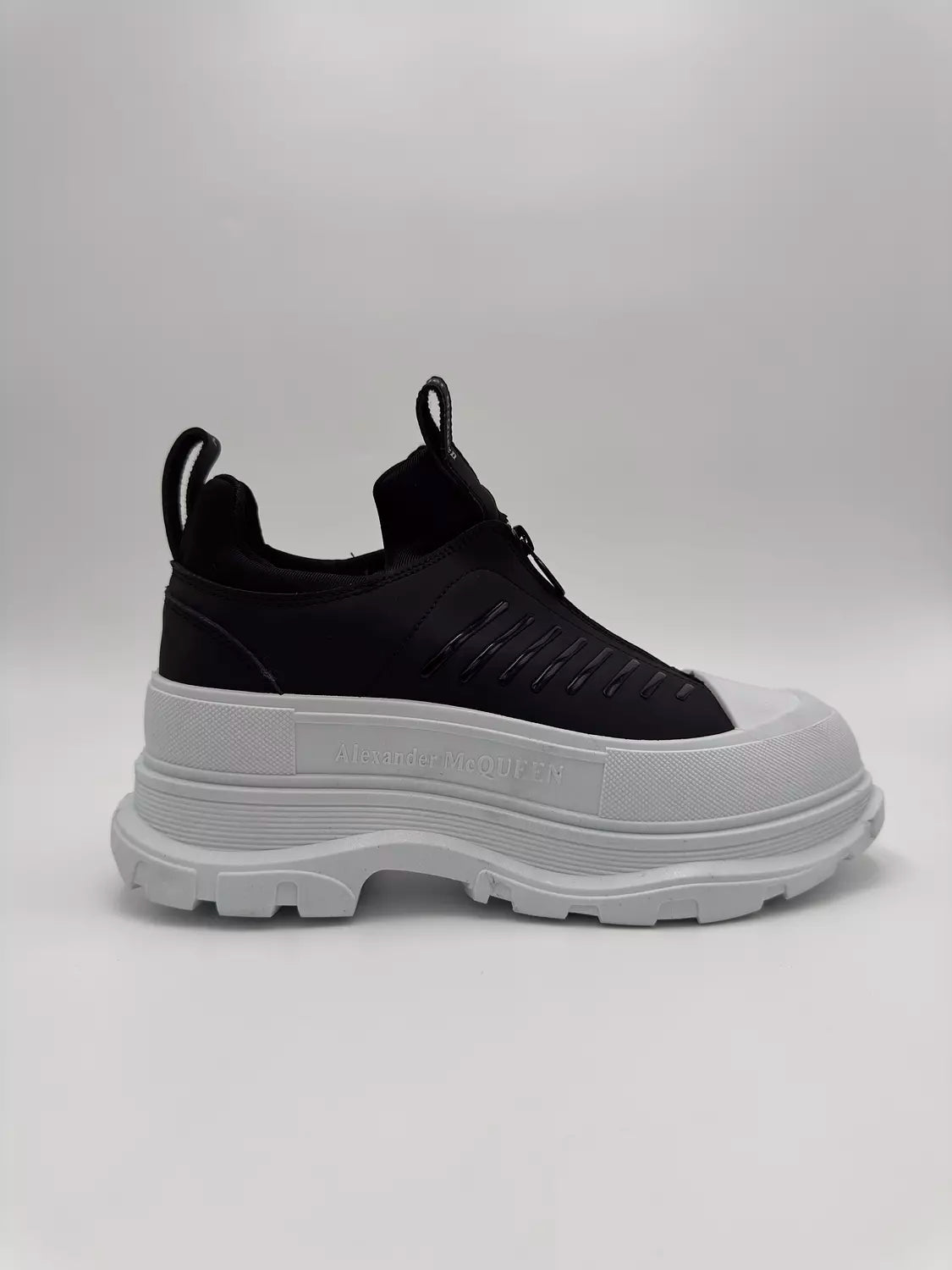 Alexander McQueen Tread Slick "Black& White"