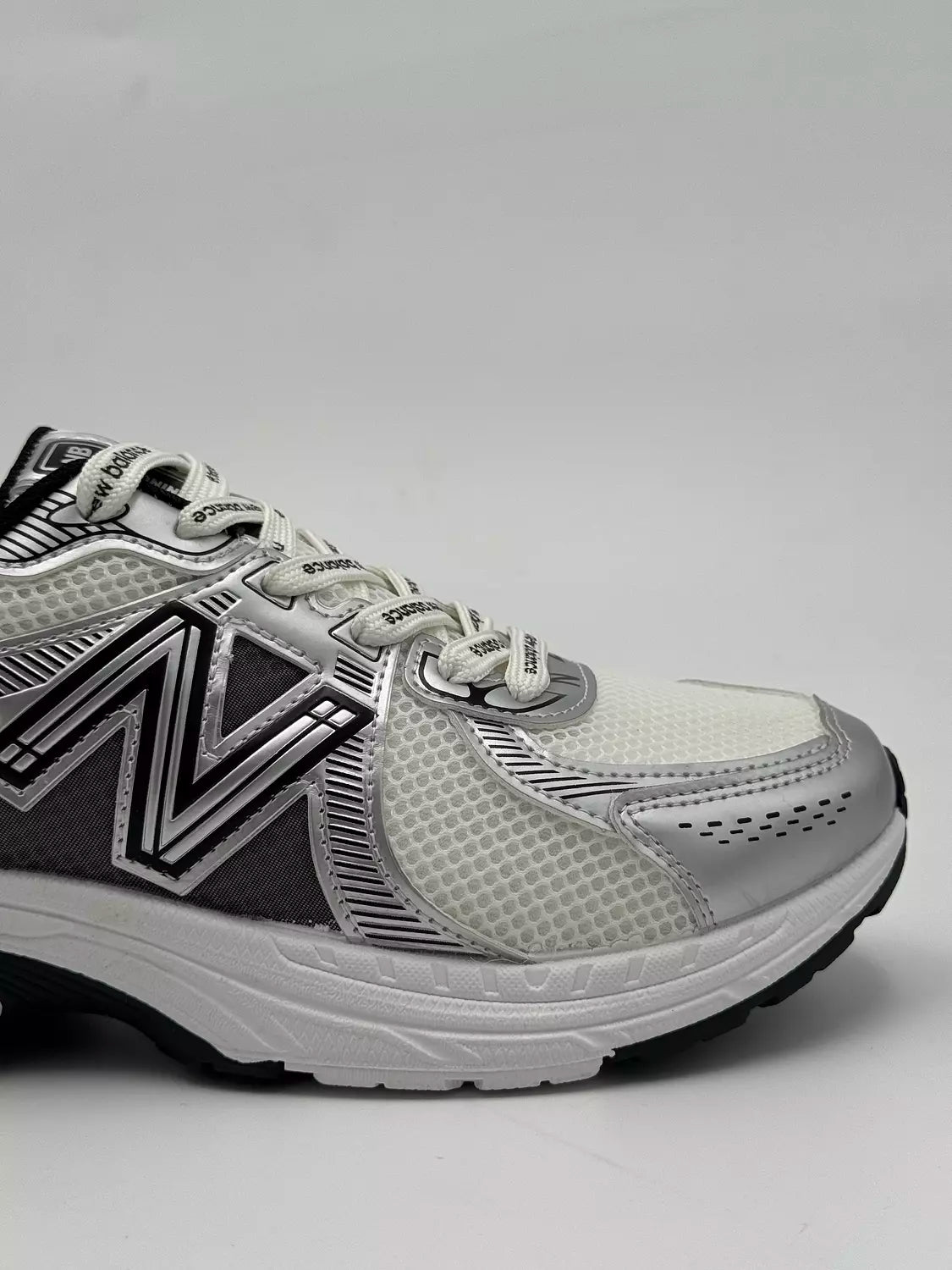 New Balance 860V2 (silver black)