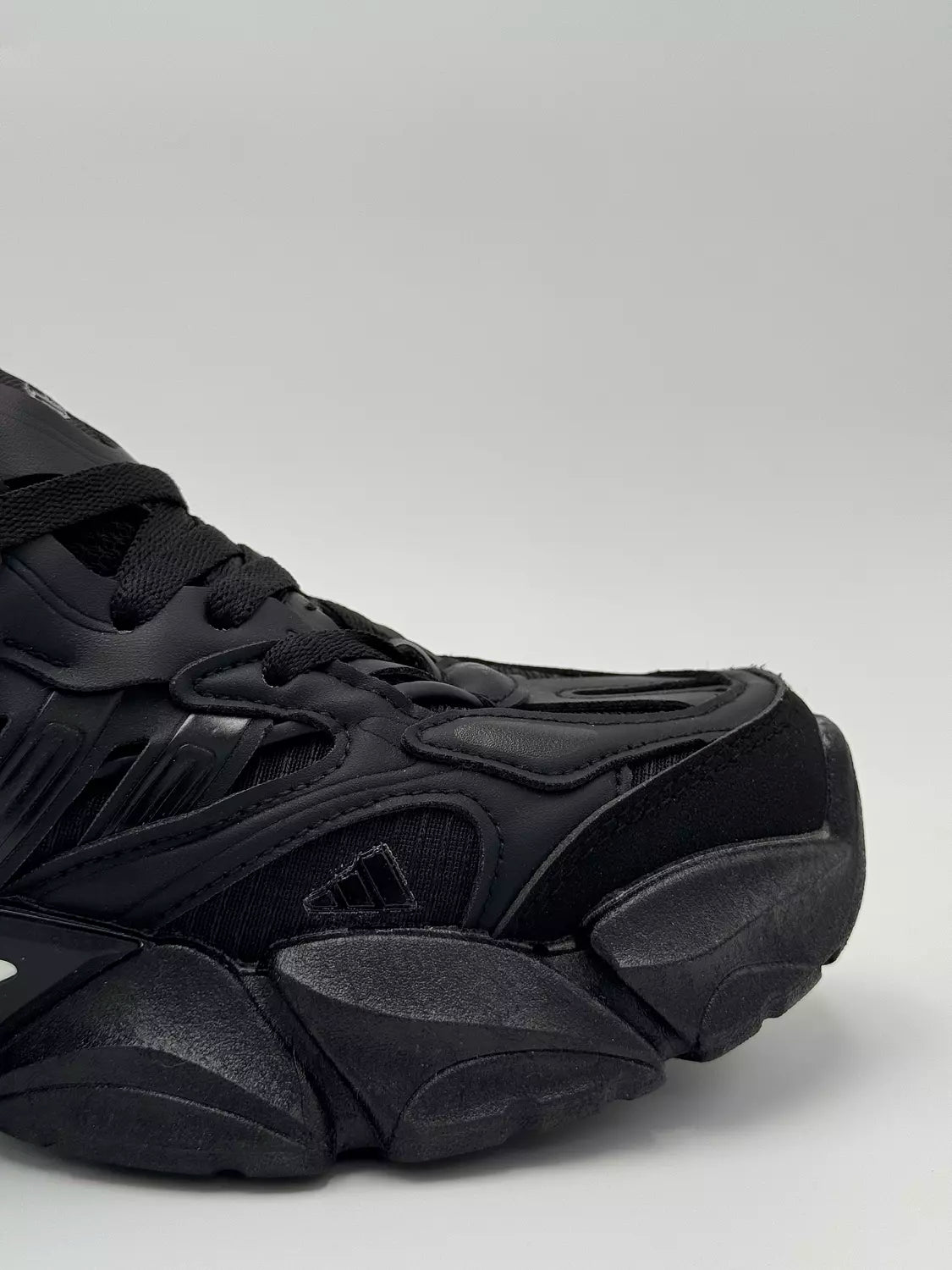 Adidas XLG Runner Deluxe "black cat"