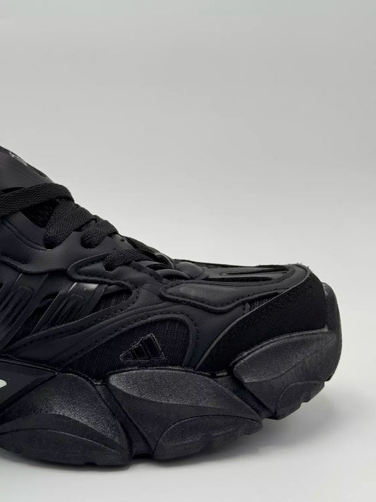 Adidas XLG Runner Deluxe "black cat"