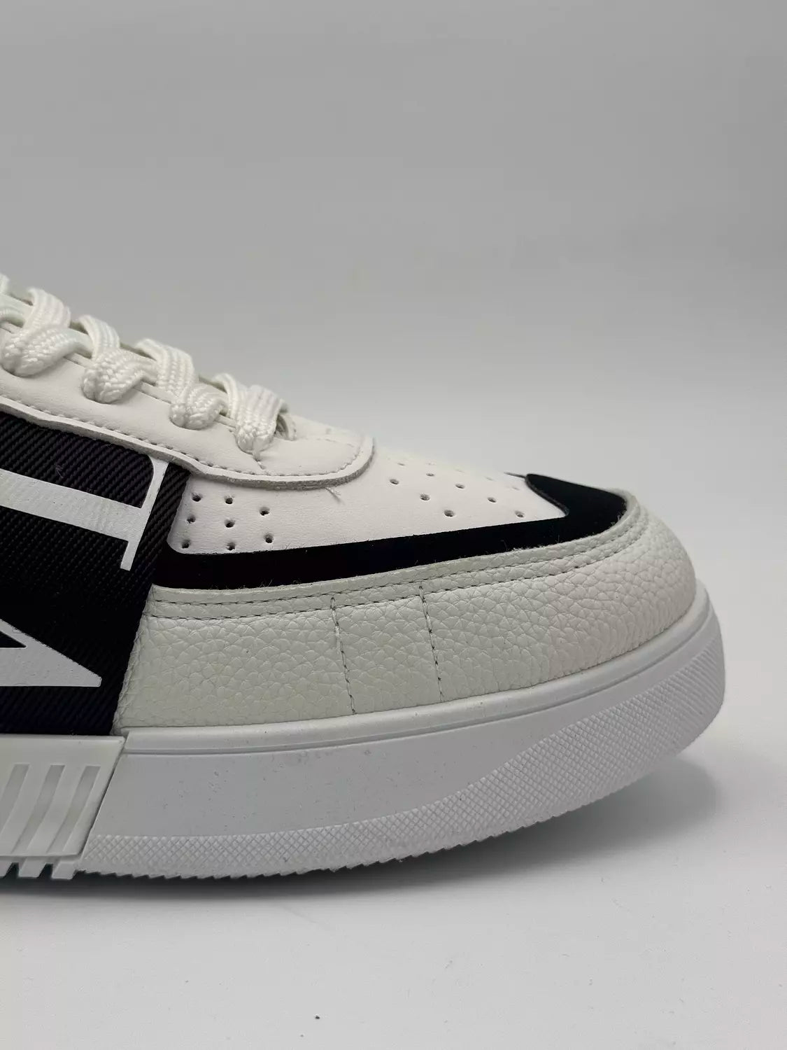 Valentino Garavani VL7N (white)