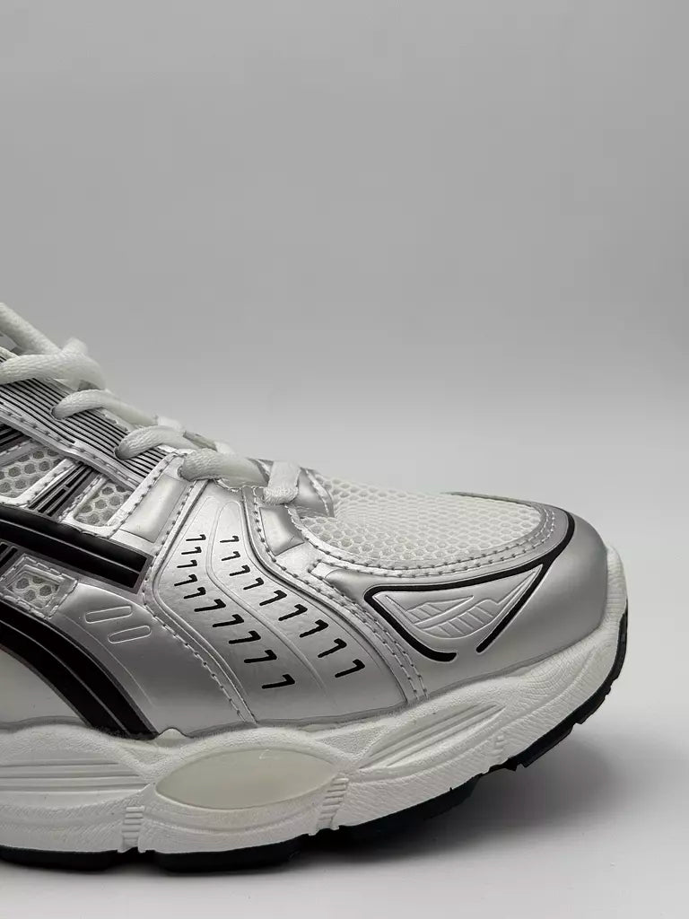 ASICS GEL-Kayano 14 “metallic silver colorway” (w)