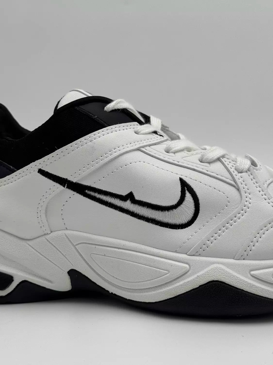 Nike Air Monarch IV "black accent"