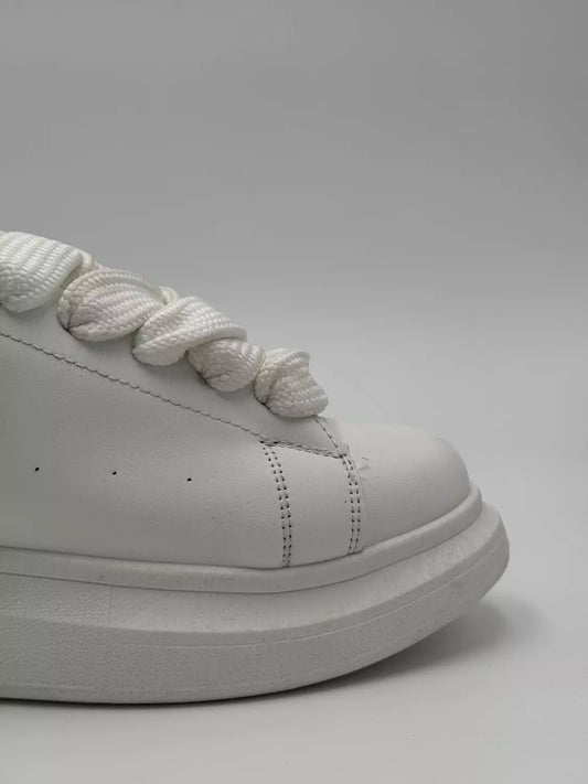 Alexander McQueen ST "black accent"