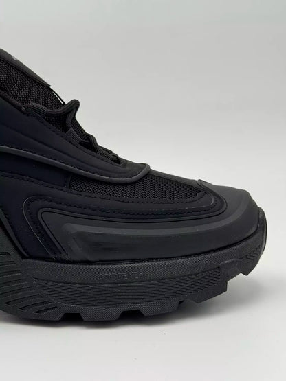 Adidas Wonder Runner (all black)