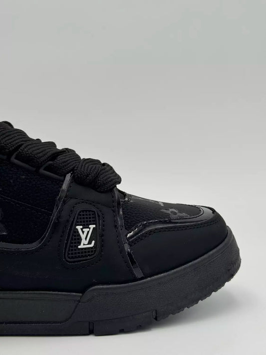 Louis Vuitton Trainer Monogram "Black Cat"
