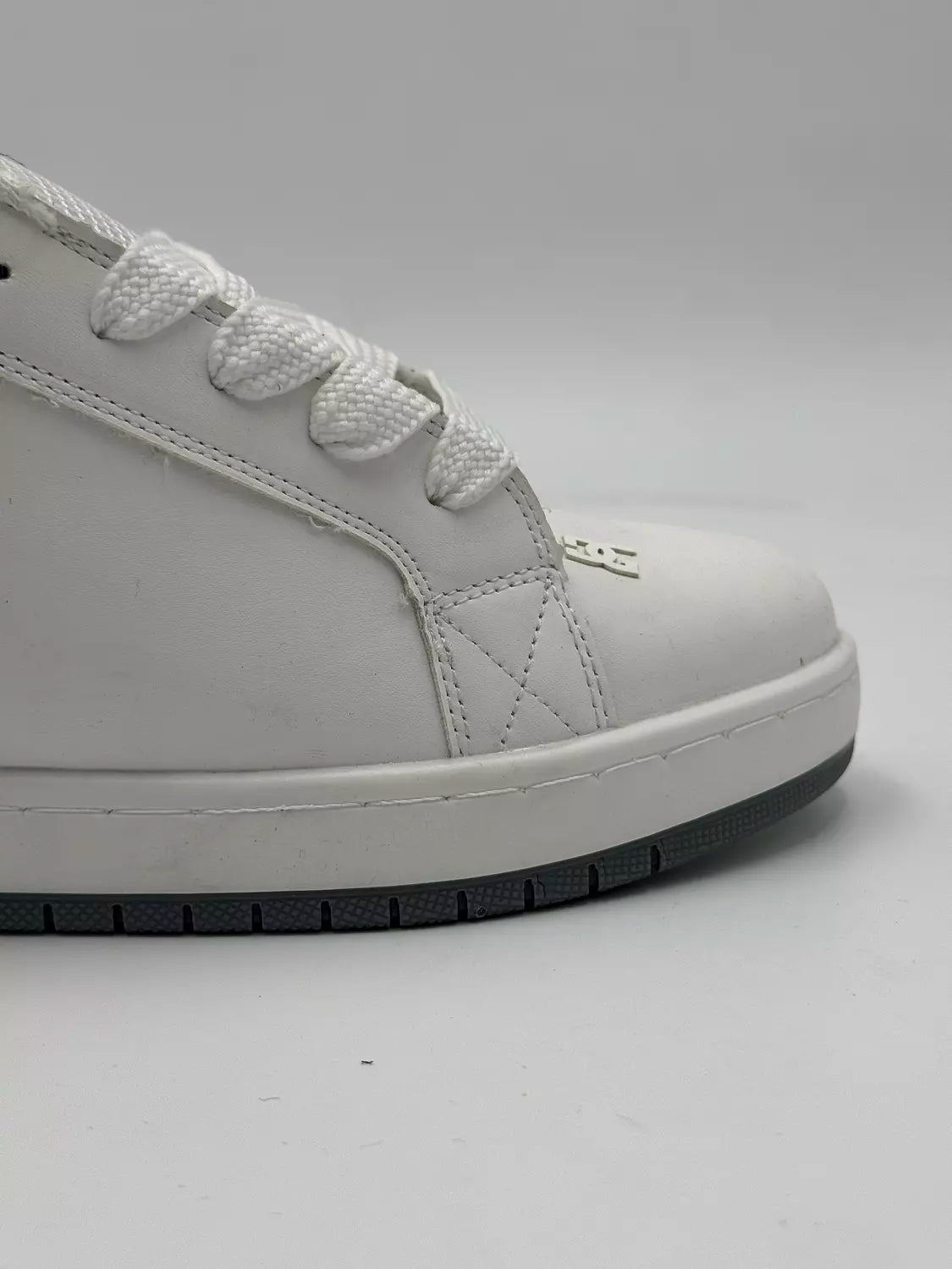 DC Court Graffik skate (grey sole)
