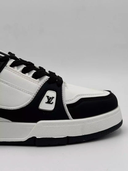Louis Vuitton Maxi (B&W)