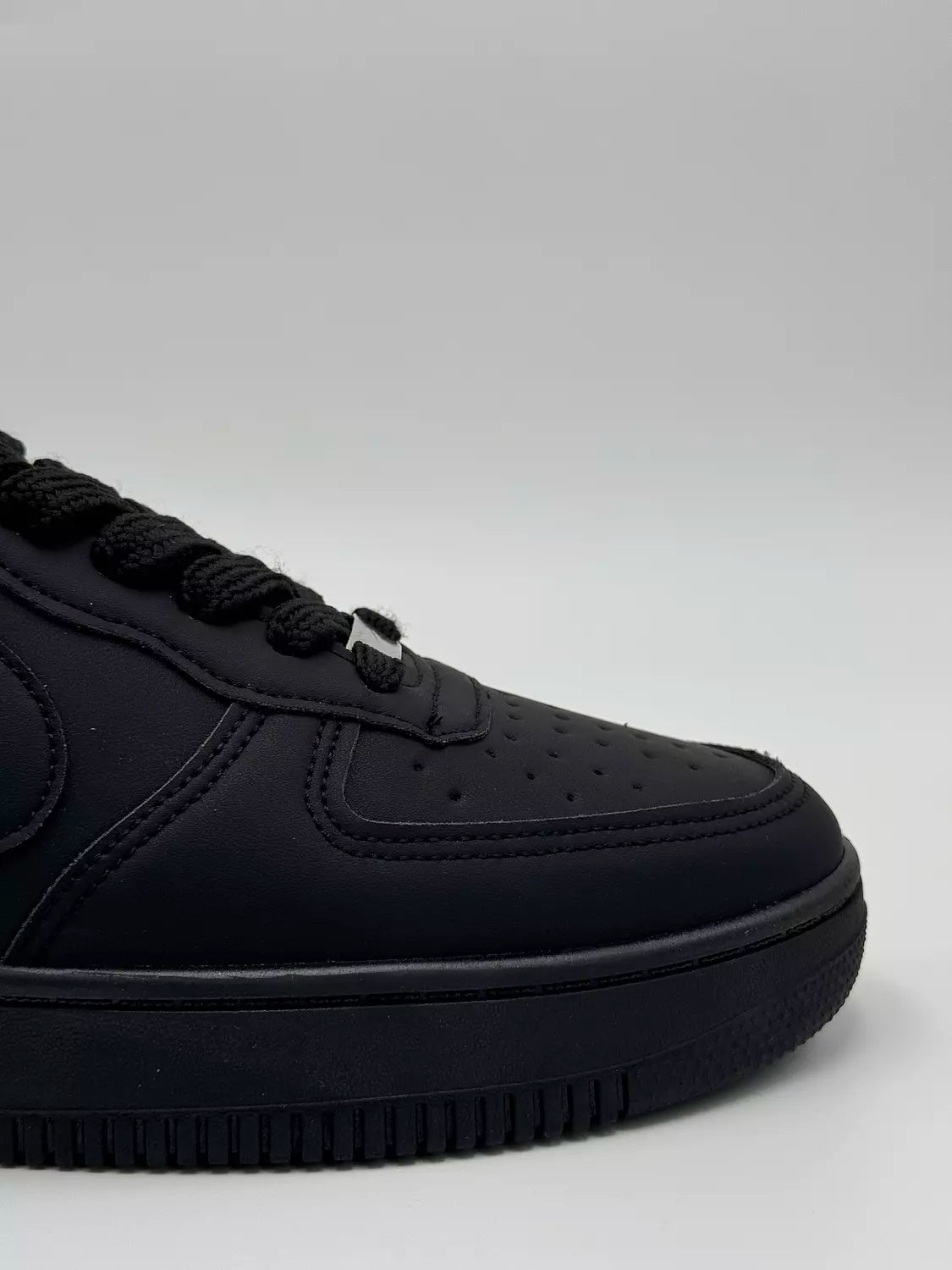 Nike Air Force 1 Low Supreme "All Black"