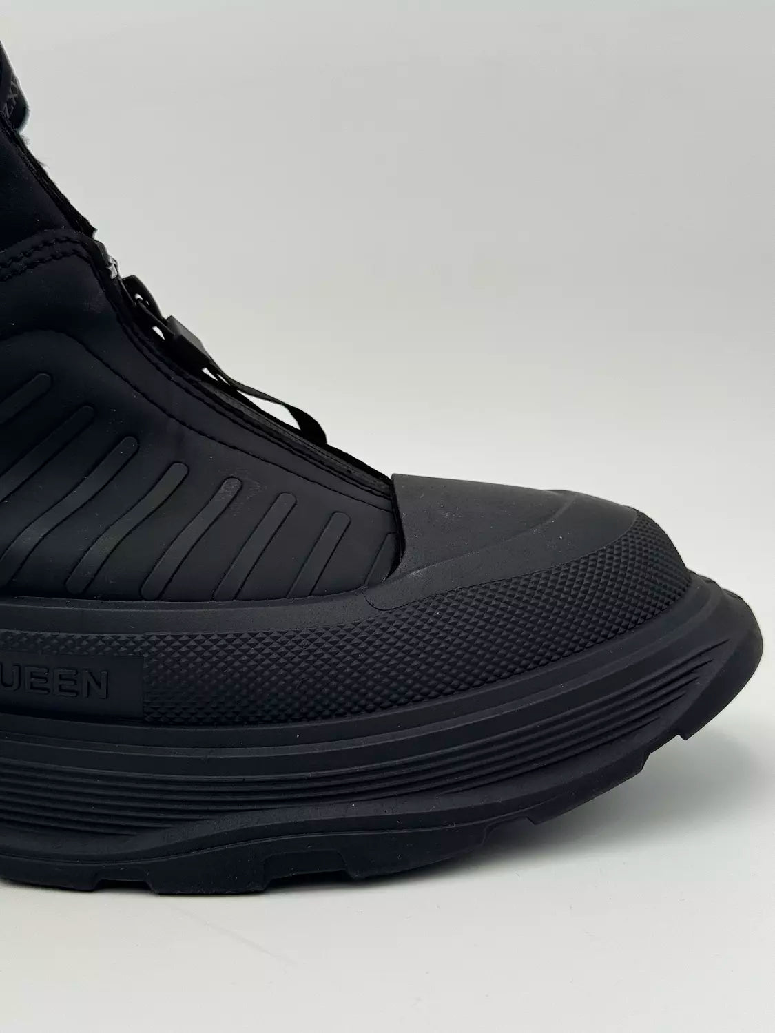 Alexander McQueen Tread Slick (black)