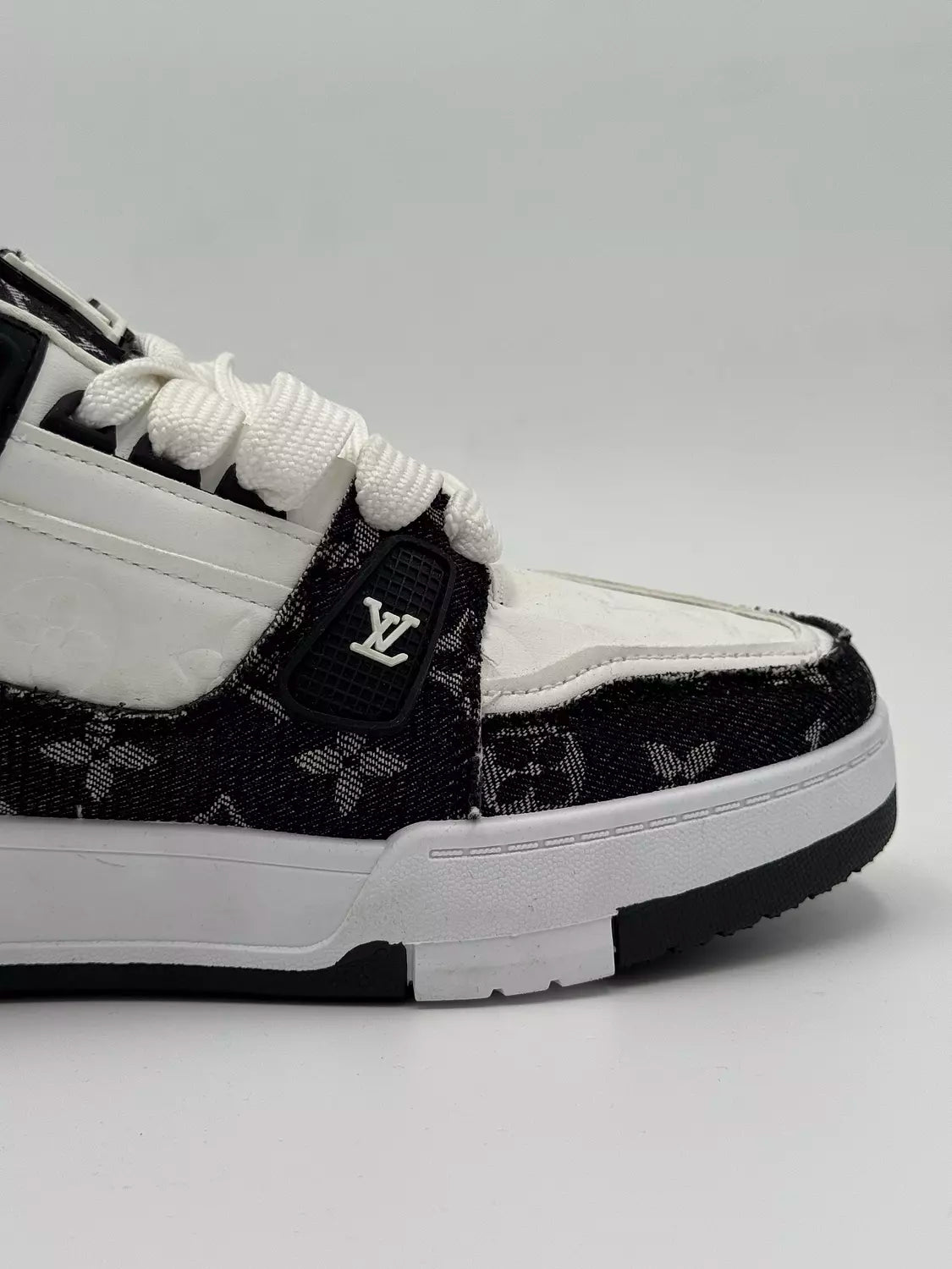 Louis Vuttion Monogram denim (Black)