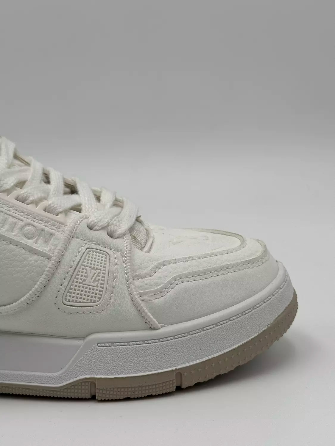 Louis Vuitton Trainer "triple white"