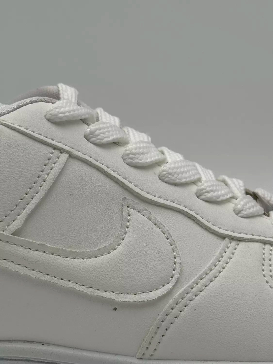 Nike Air Force 1 Low Supreme "All White"
