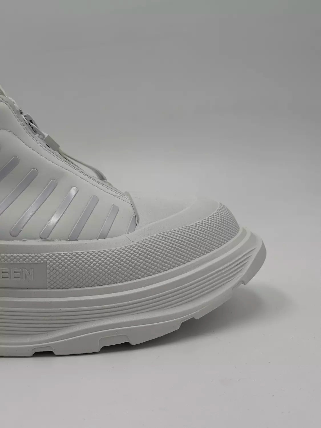Alexander McQueen Tread Slick (W)