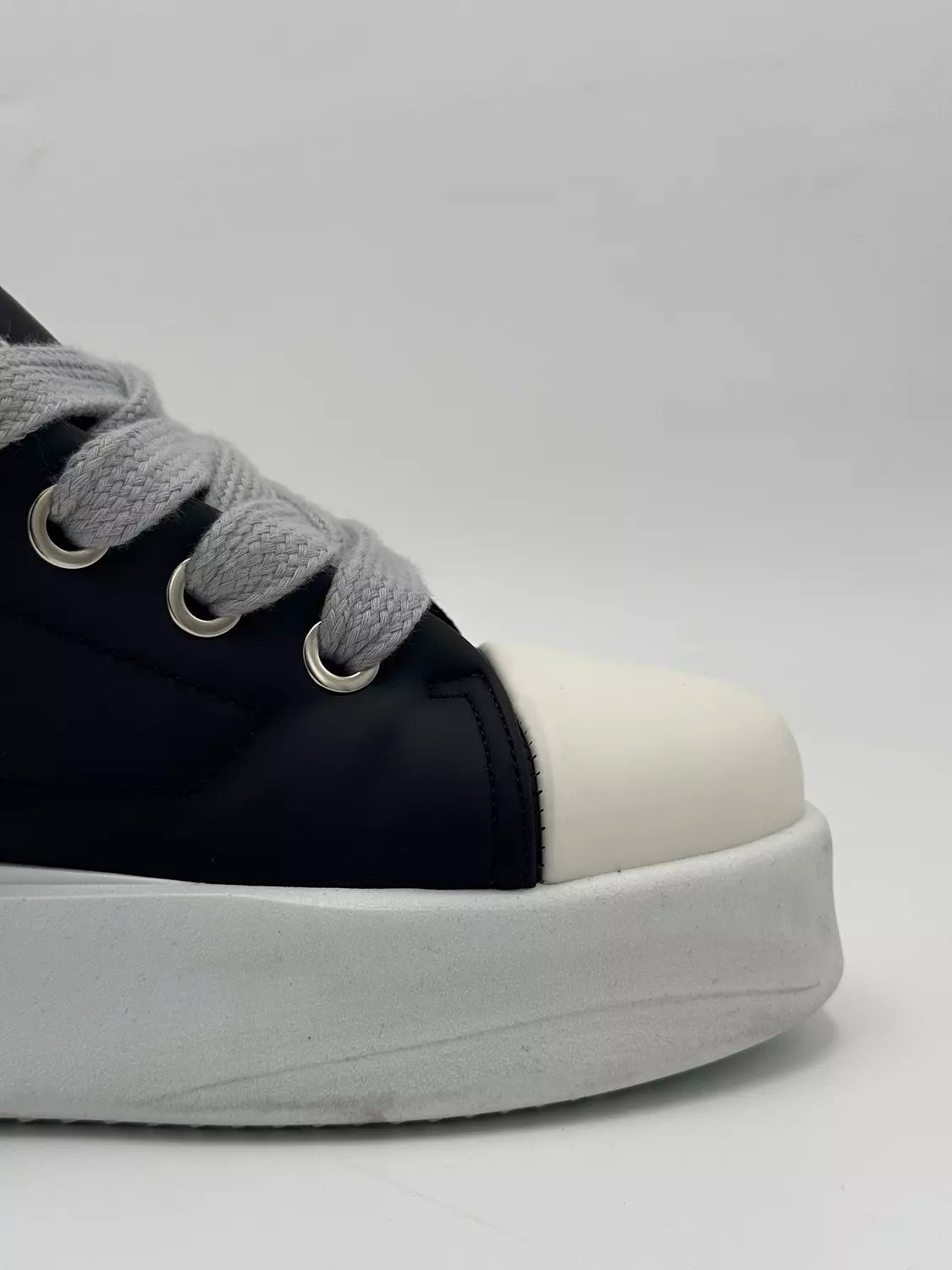 MOREBAI Platform (black)