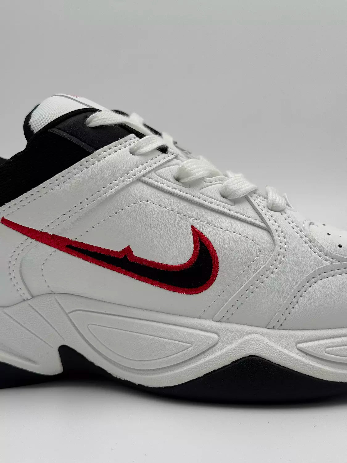 Nike Air Monarch IV "Red accent"
