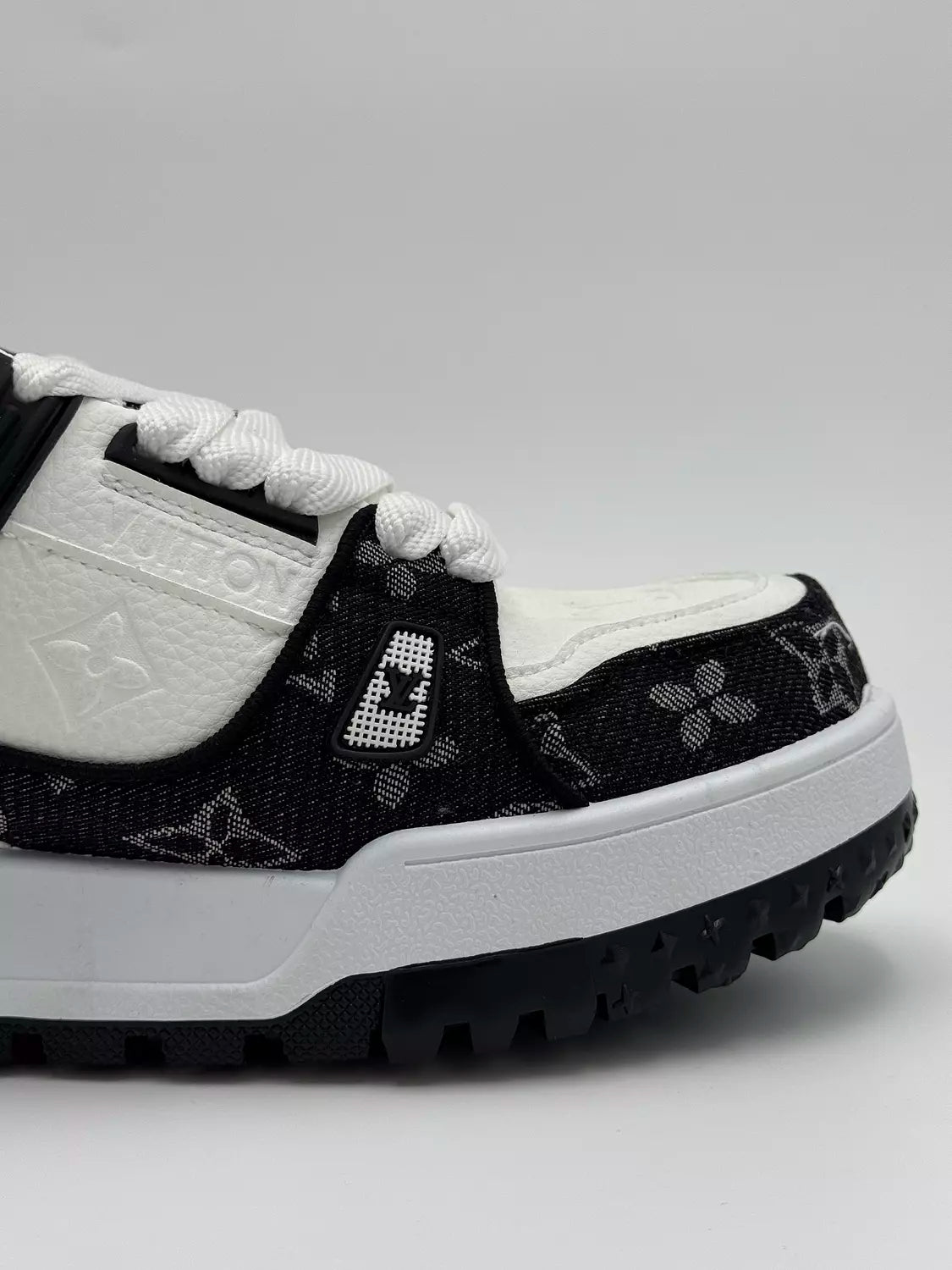 Louis Vuitton Maxi "black tint"