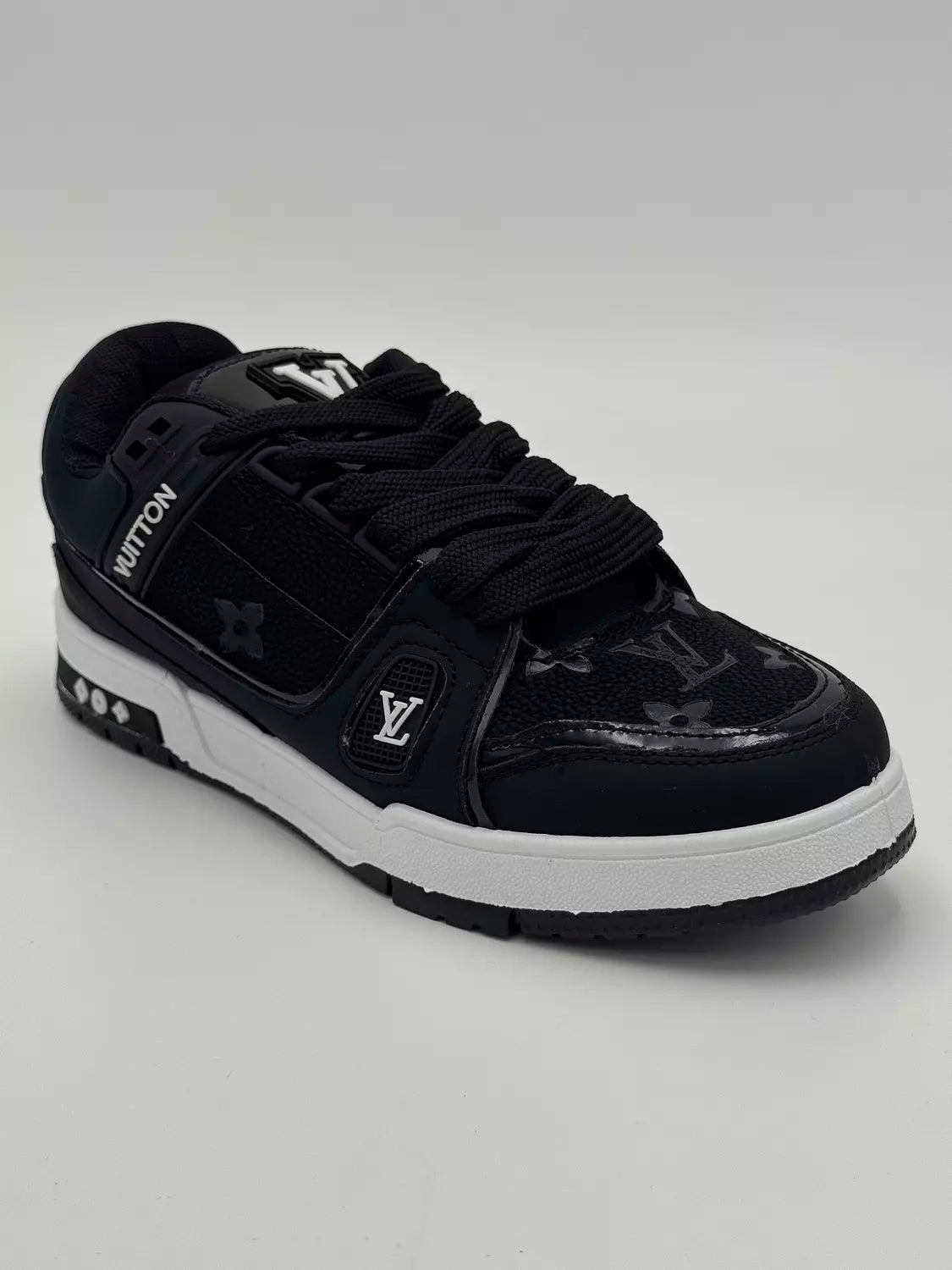 Louis Vuitton Trainer Monogram "Black& White"