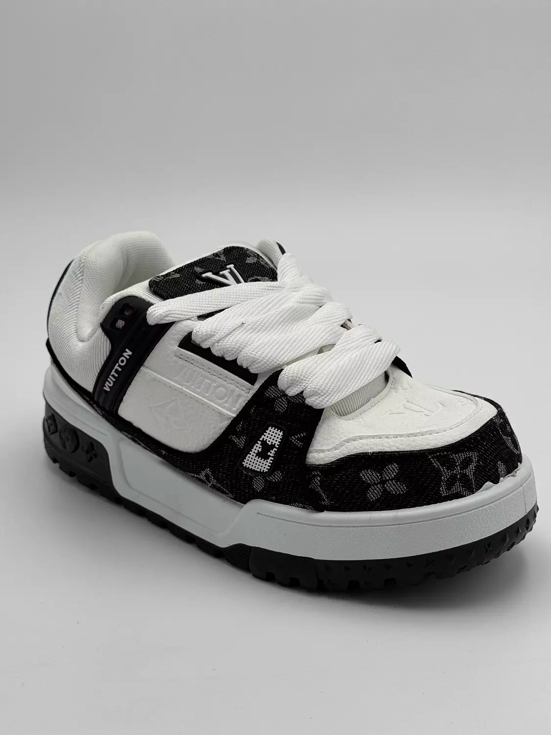 Louis Vuitton Maxi "black tint"