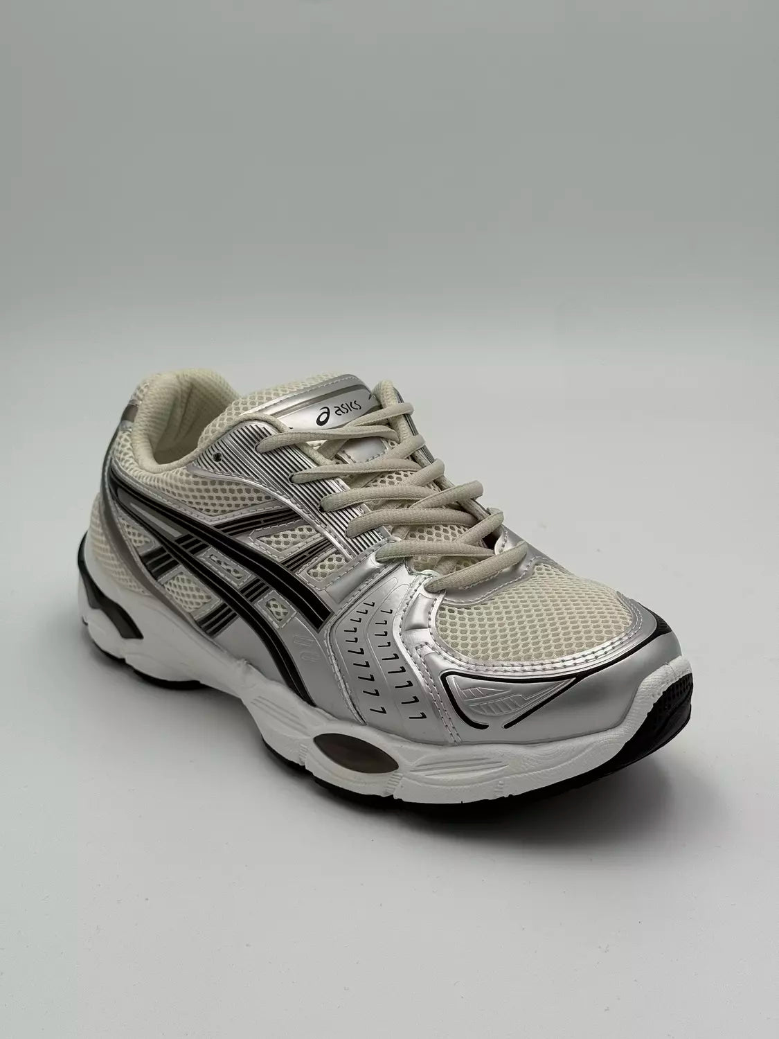ASICS GEL-Kayano 14 “metallic silver and black colorway” (o)