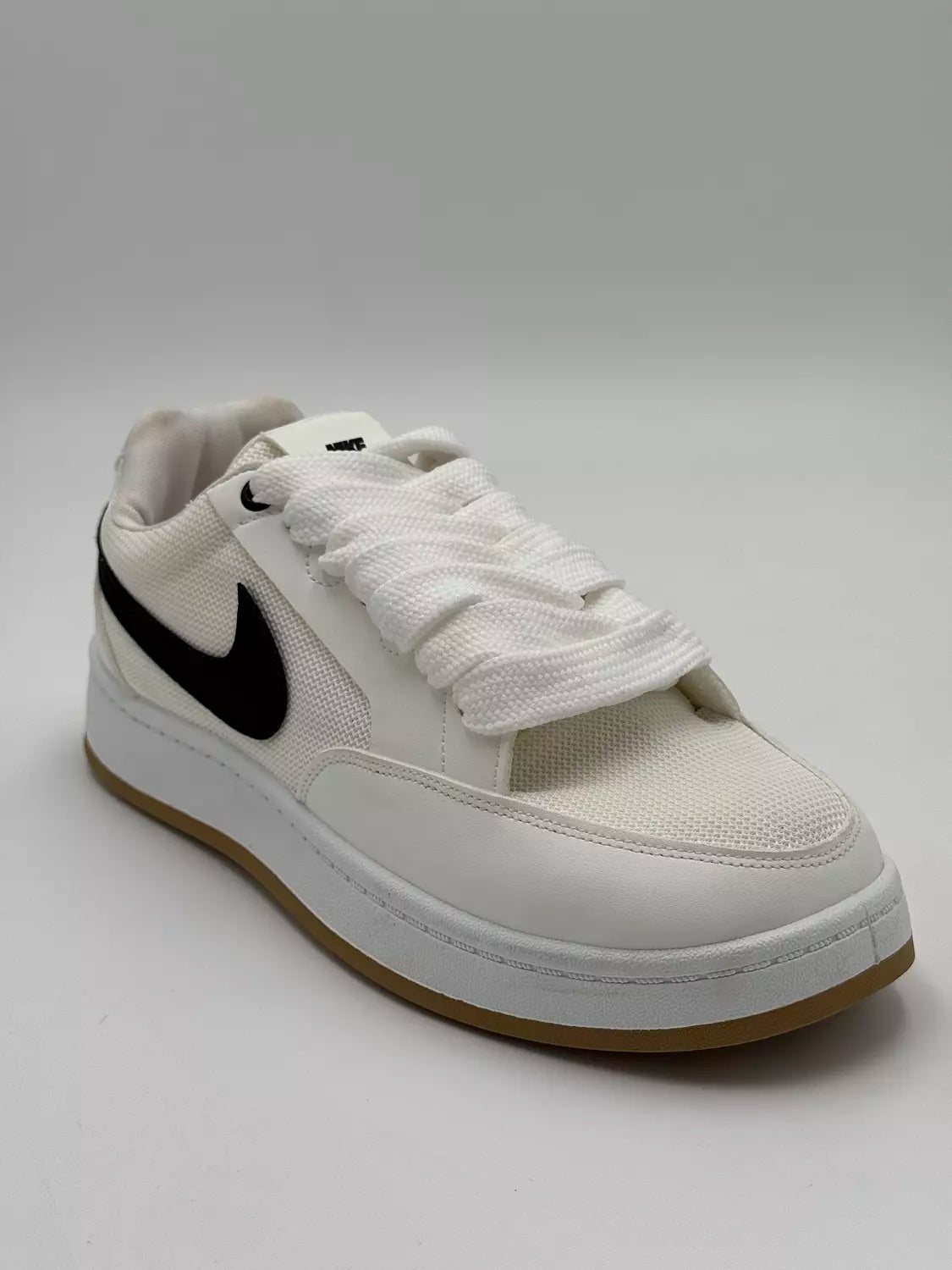 Nike Adversary "white"