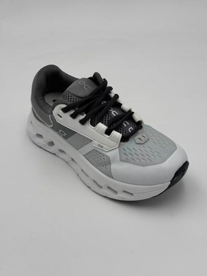 On Cloudrunner 2 (G&W)
