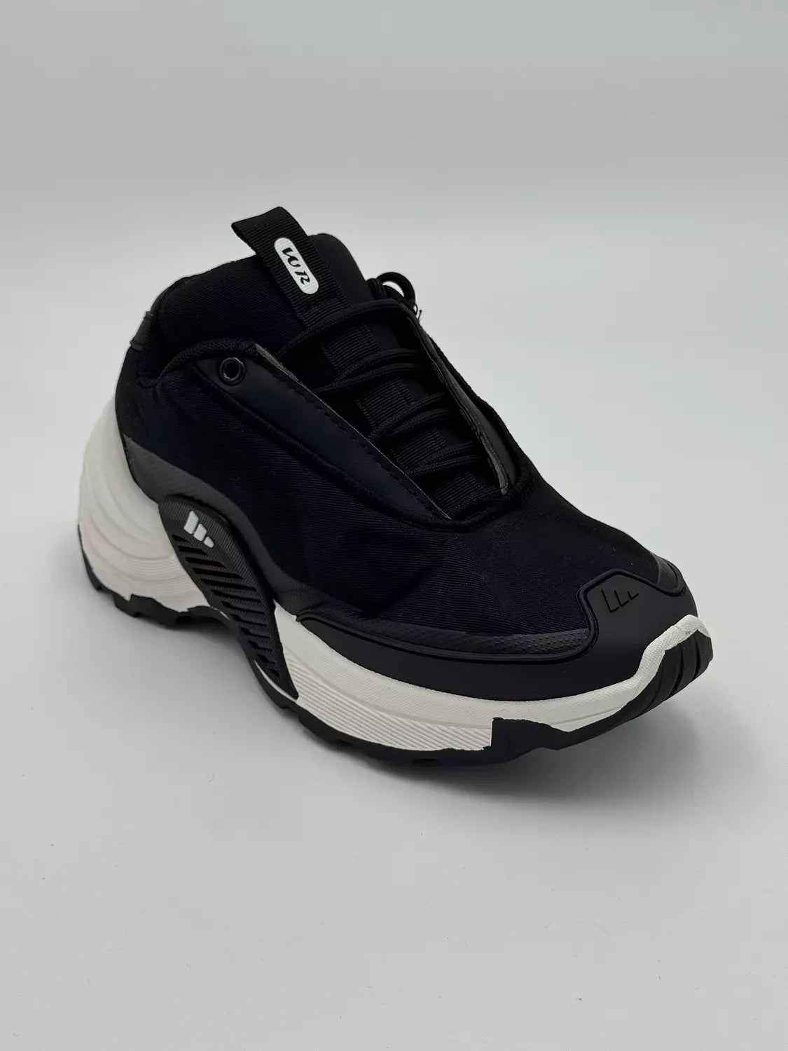 Adidas Wonder Runner (BW)