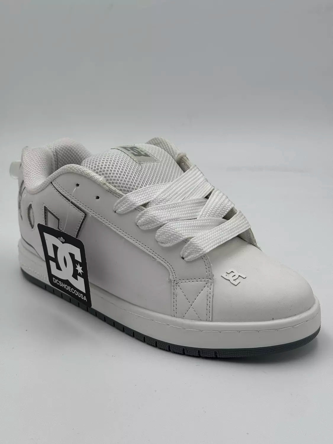 DC Court Graffik skate (grey sole)