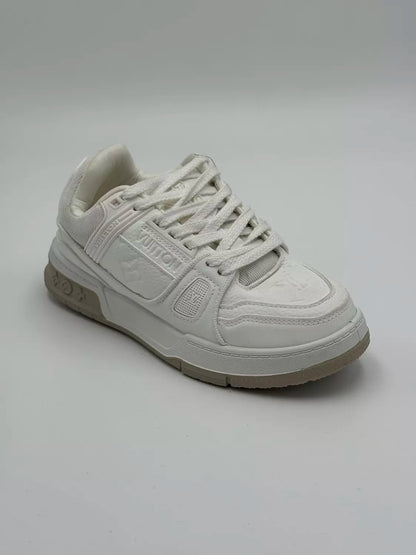 Louis Vuitton Trainer "triple white"