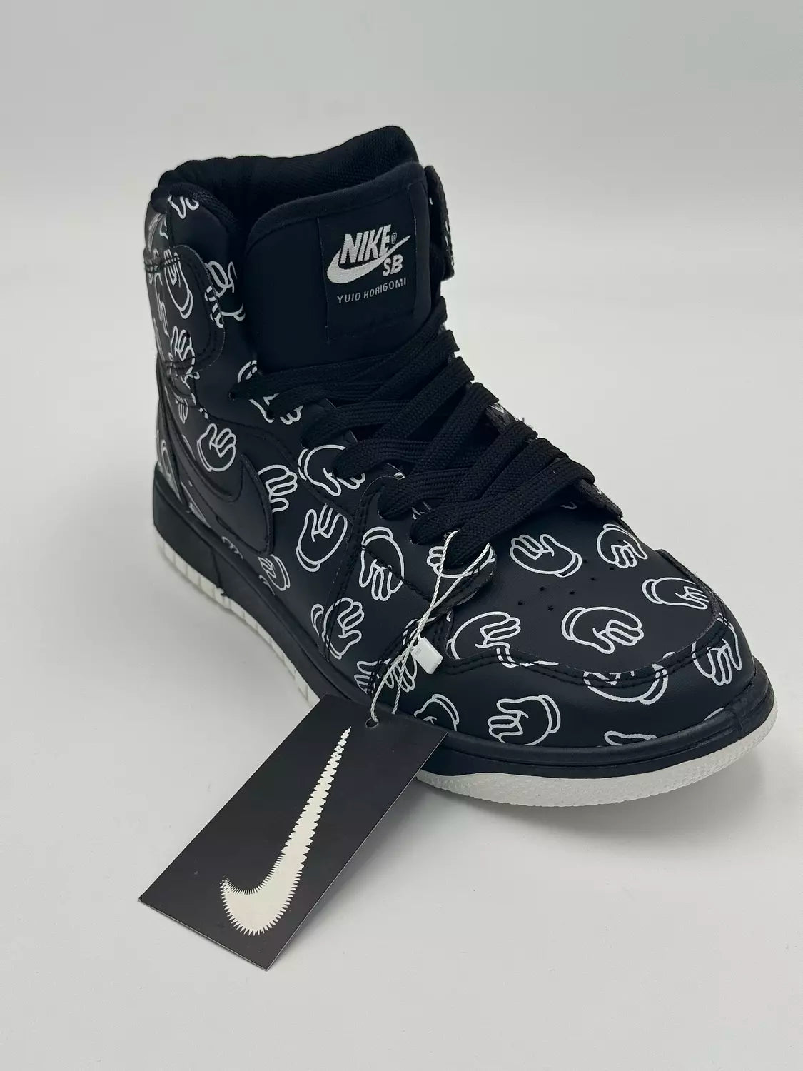 Nike AIr Jordan 1 KAWS (B)