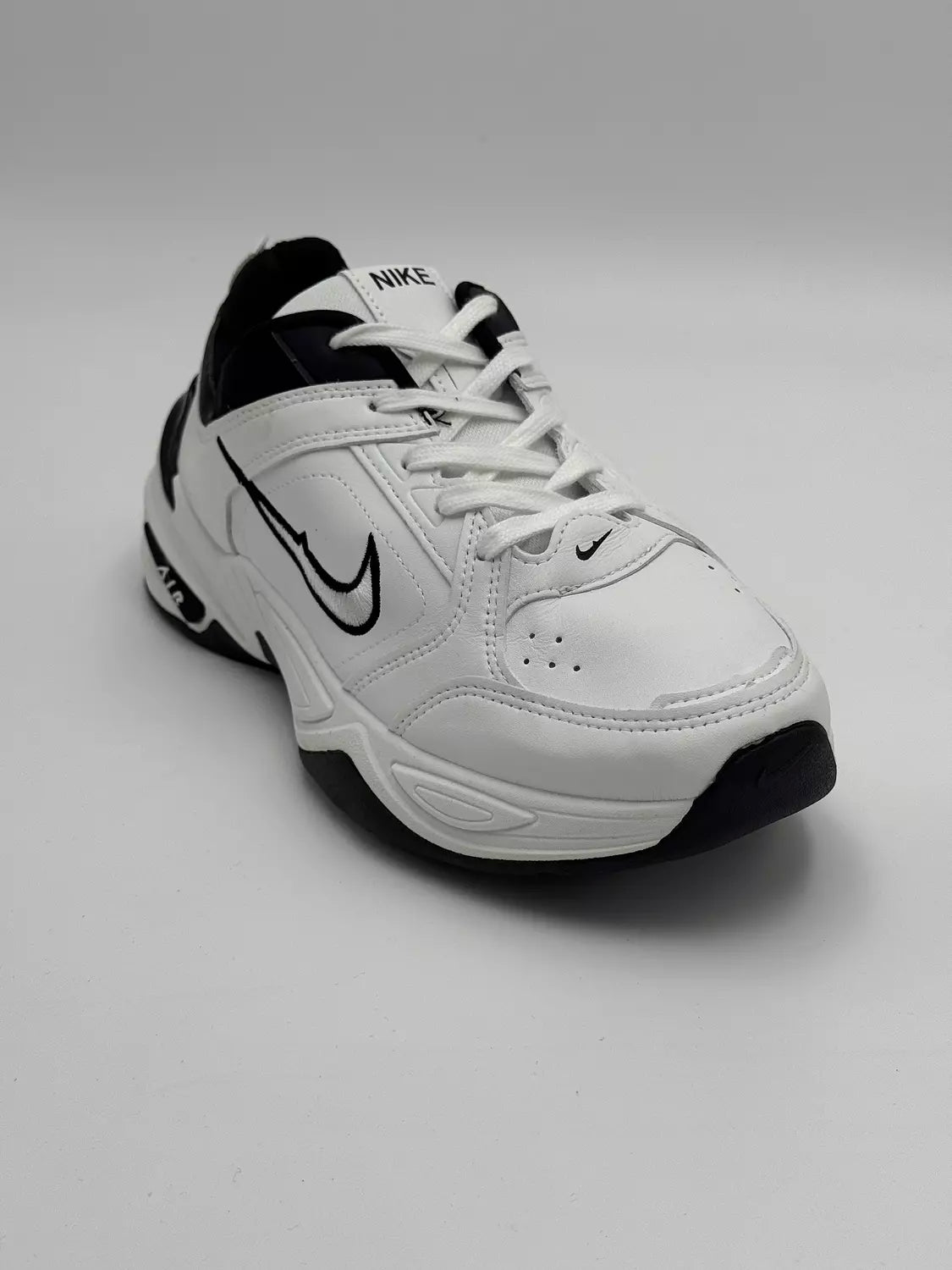 Nike Air Monarch IV "black accent"